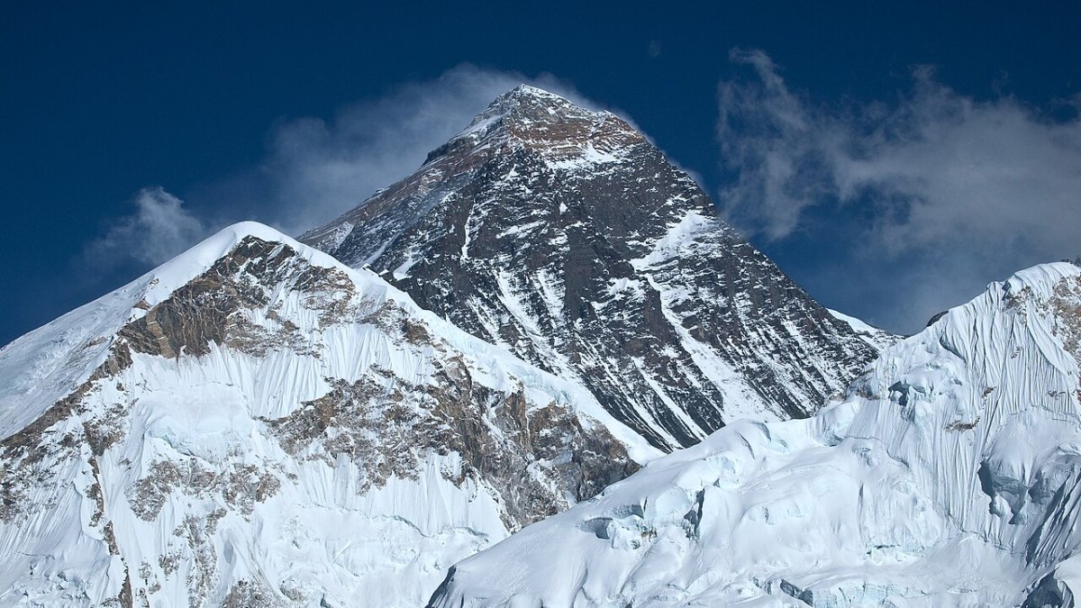 Mount Everest Rises: 8 Centimeters Each Year